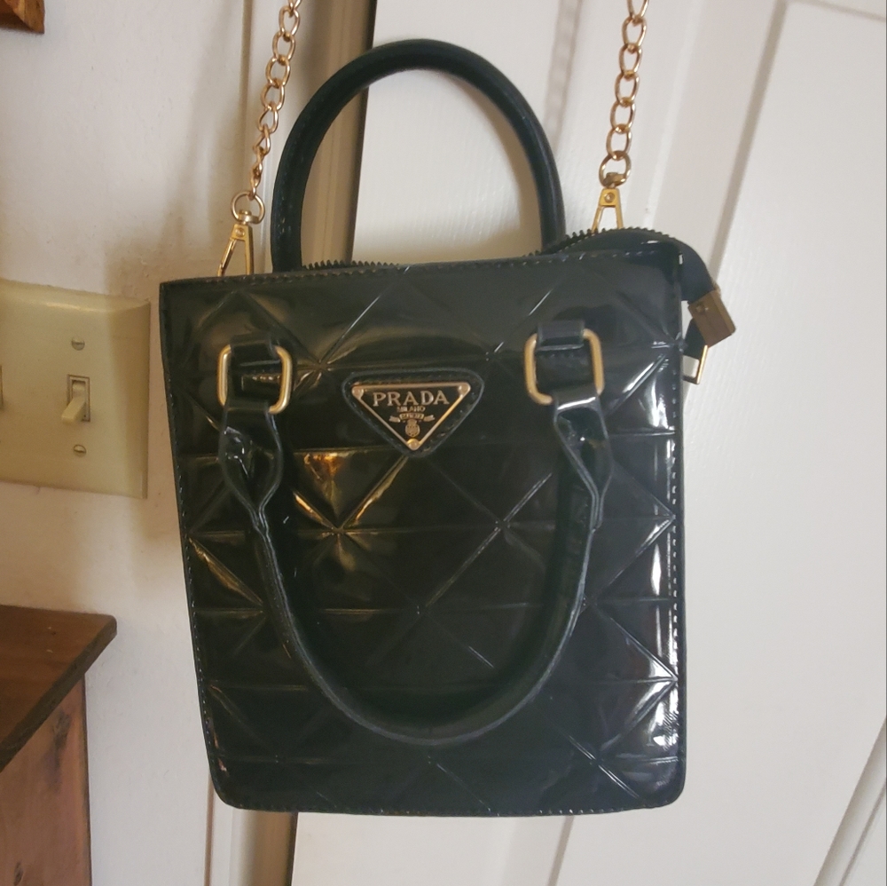 Quality crossbody